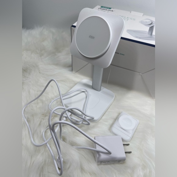 BNWB ESR 3-in-1 Wireless Charger Stand with MagSafe For IPhone Apple Watch White - Picture 4 of 12